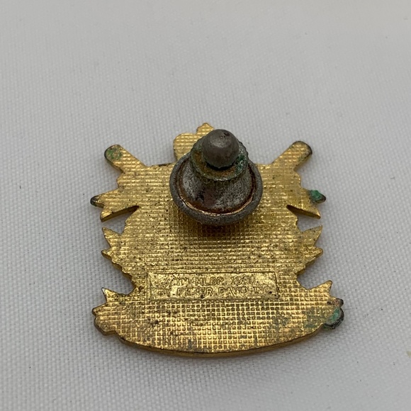 Vintage 90s New York Yankees Gold Tone Collectible Lapel Pin - Picture 4 of 10